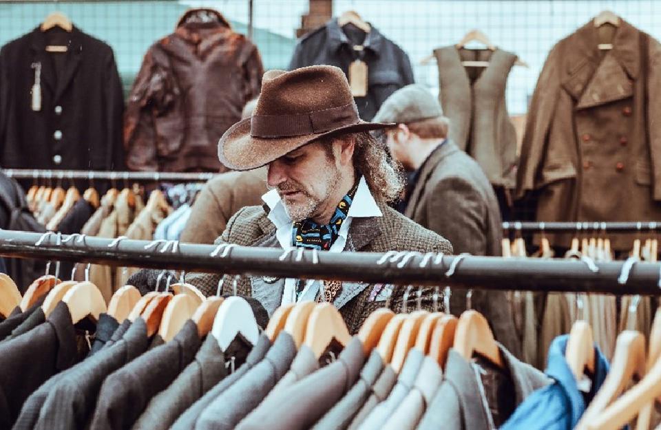 Thinking of Becoming a Mystery Shopper: dispelling the myths Thinking of Becoming a Mystery Shopper: dispelling the myths